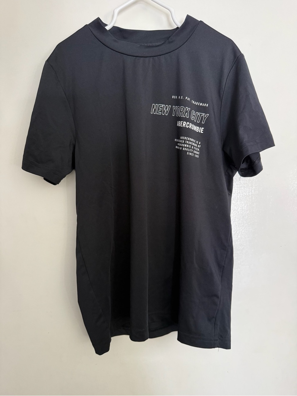 EUC Boyβs Abercrombie Kids Black Black Active T-Shirt Size 7/8